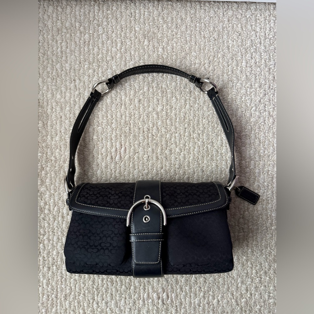 Vintage Coach Soho Flap Shoulder Bag
F05W-1463